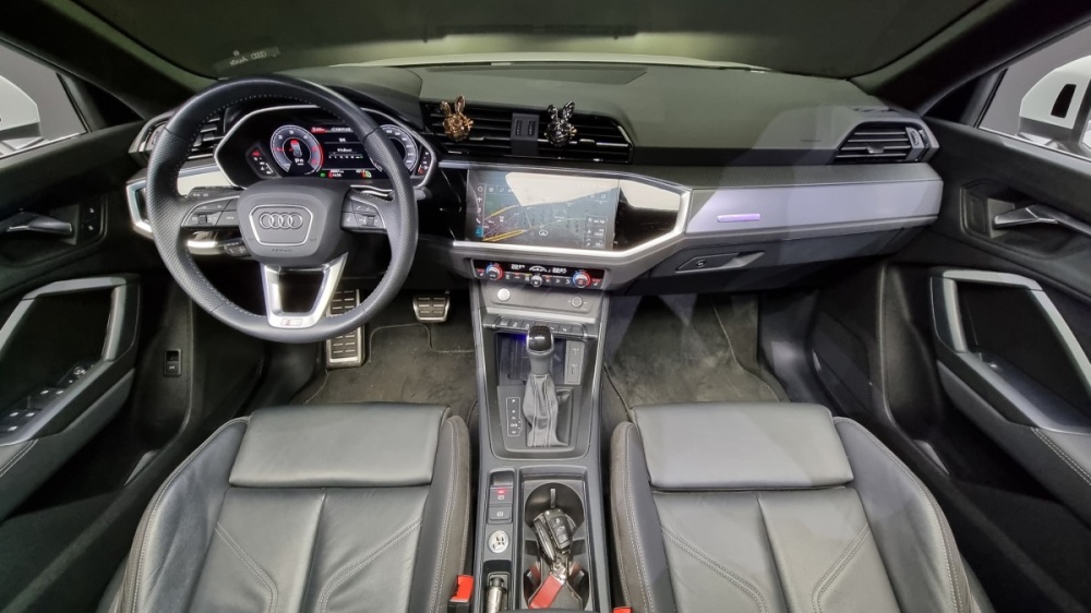Audi Q3 (F3)