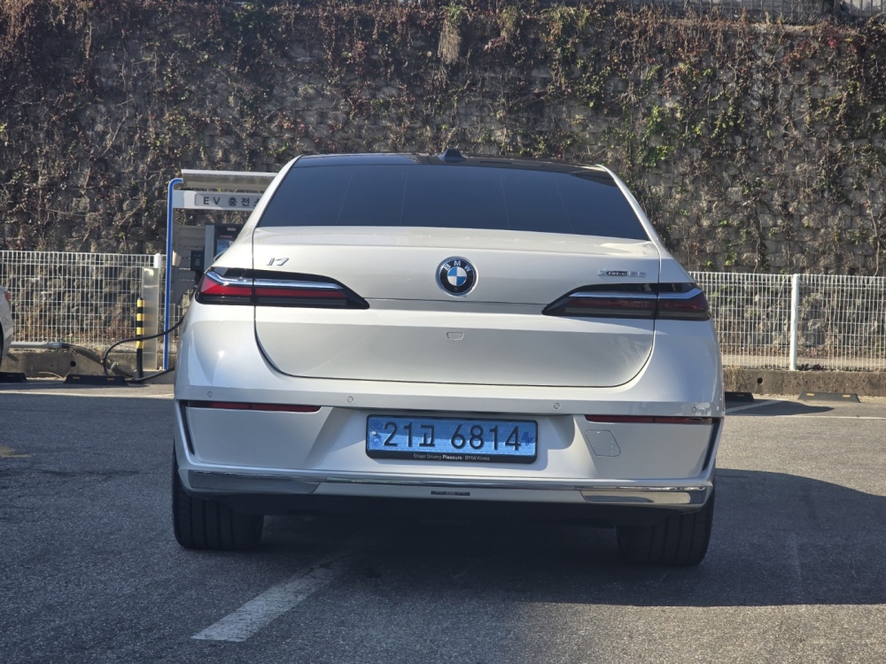 BMW i7 (G70)