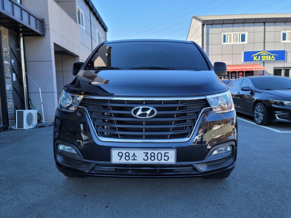 Hyundai The New Grand Starex