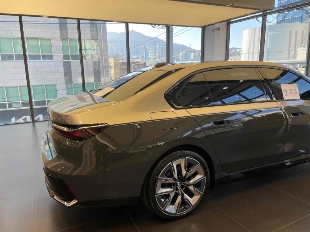 BMW i7 (G70)