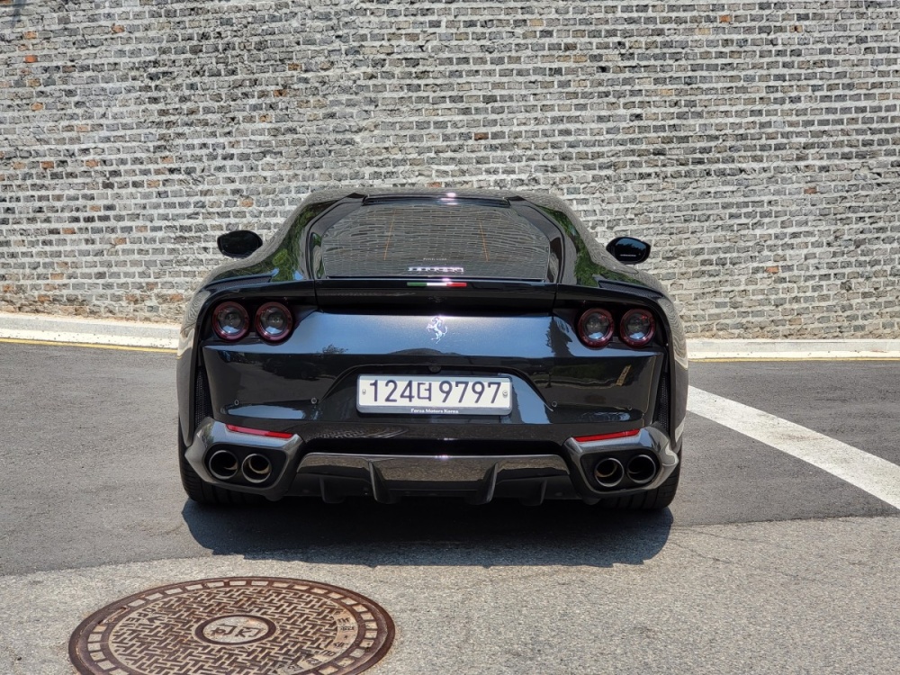 Ferrari 812 super fast