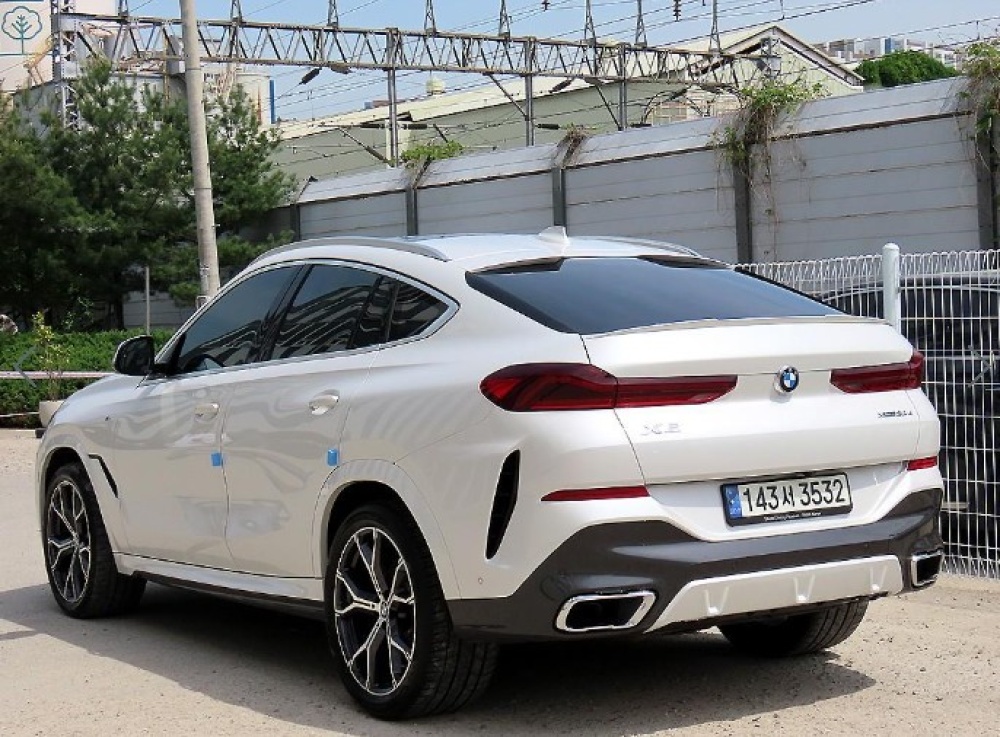 BMW X6 (G06)