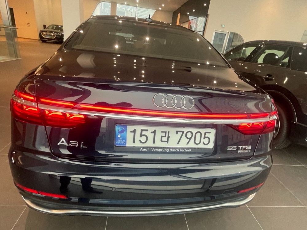 Audi A8 (D5)
