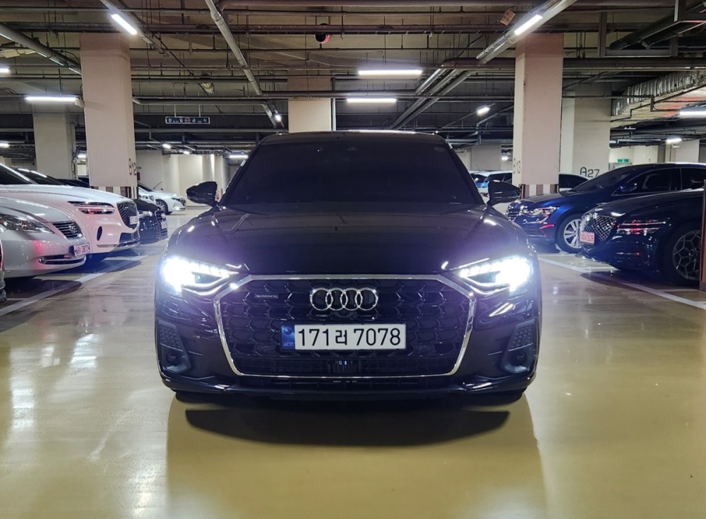 Audi A8 (D5)