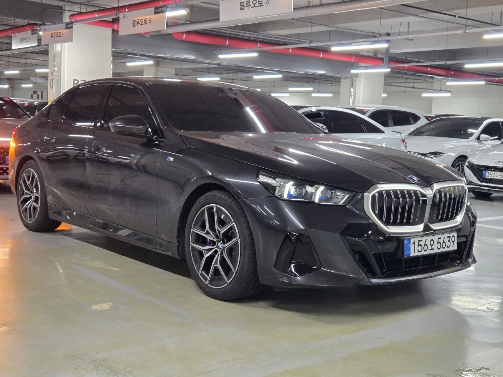 BMW 5 Series (G60)