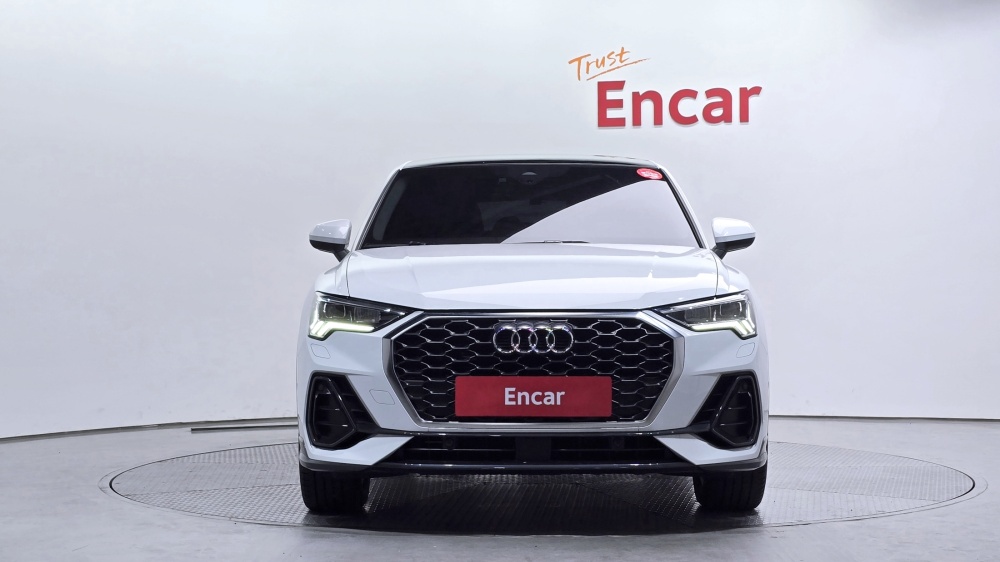 Audi Q3 (F3)