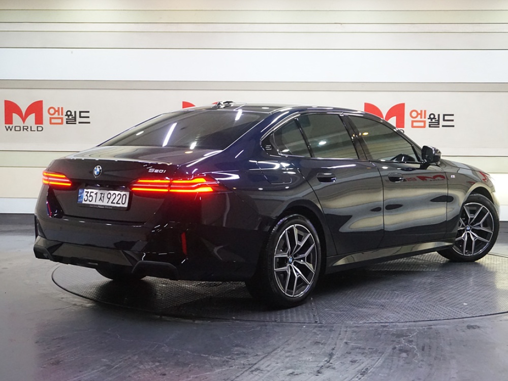 BMW 5 Series (G60)