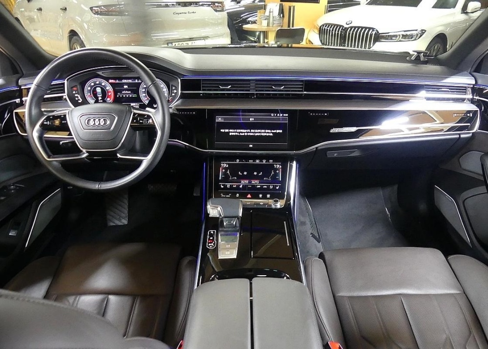 Audi A8 (D5)