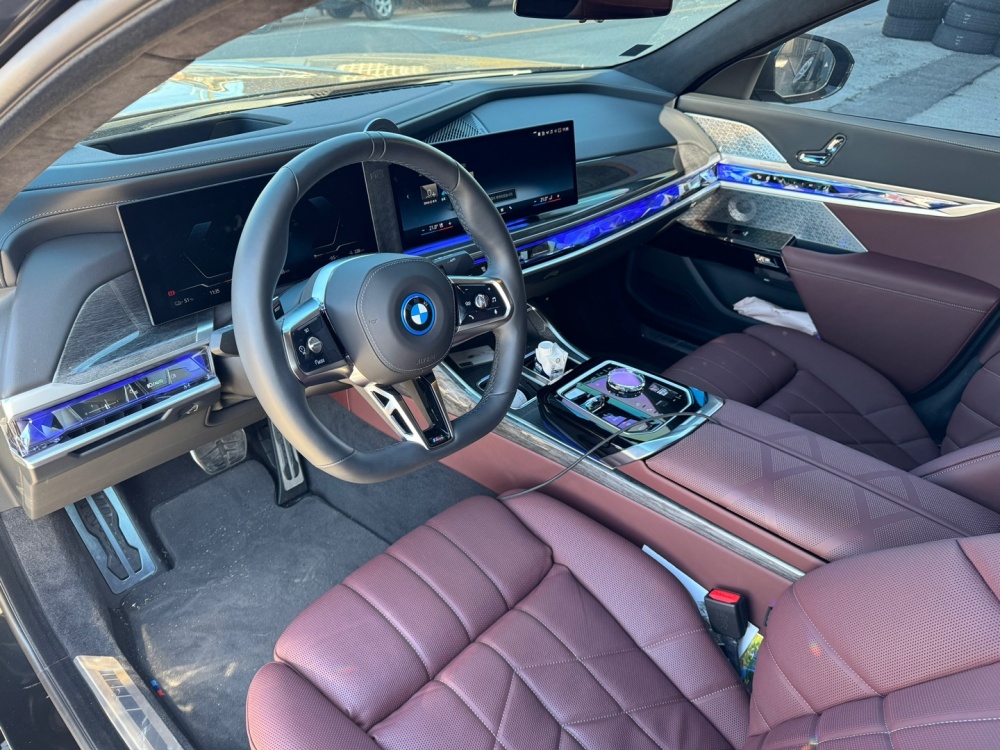 BMW i7 (G70)