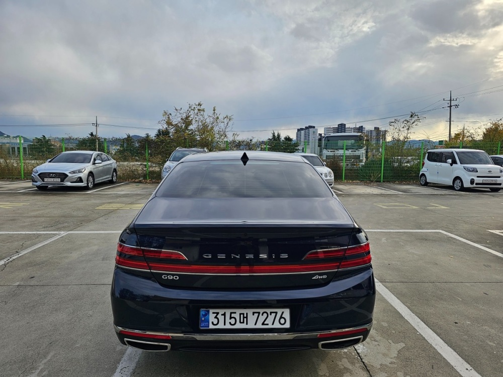 Genesis G90