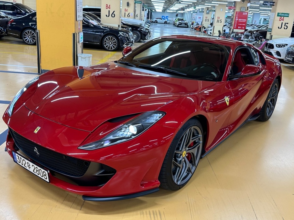 Ferrari 812 super fast