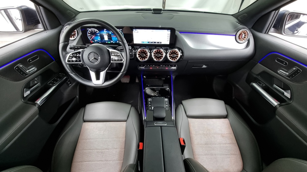 Mercedes-Benz EQA-H243