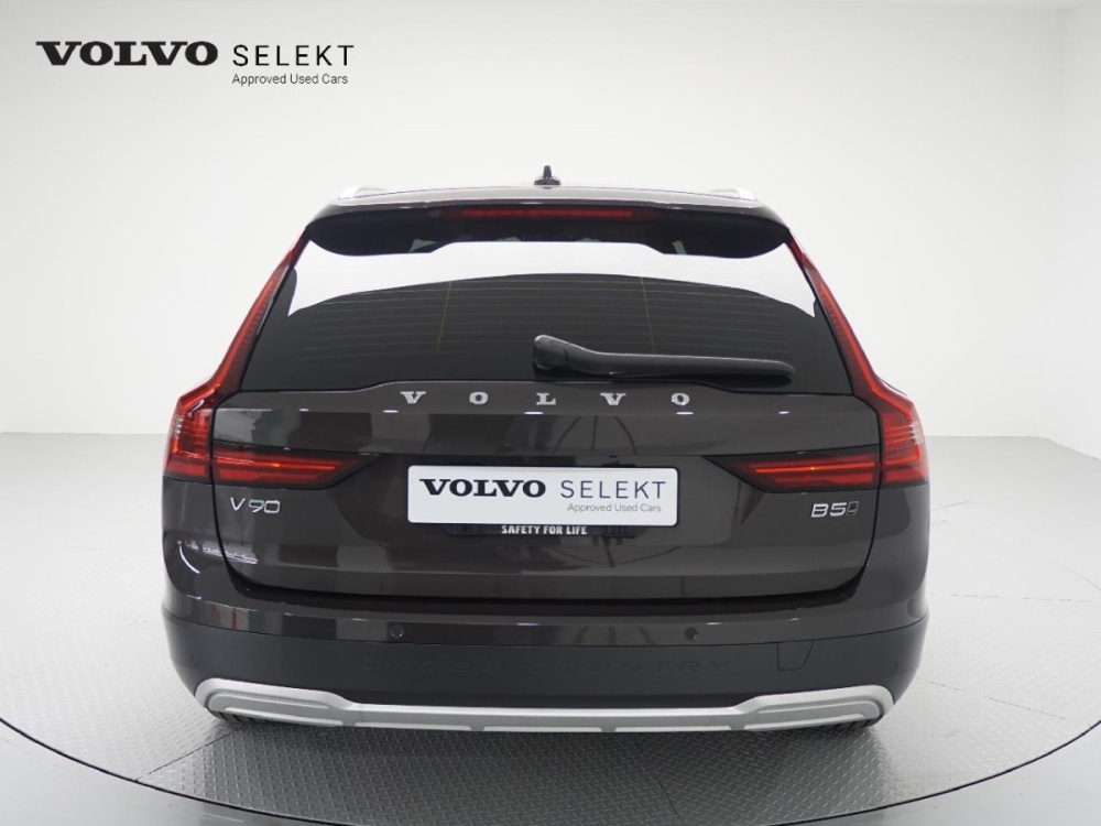 Volvo V90 Cross Country