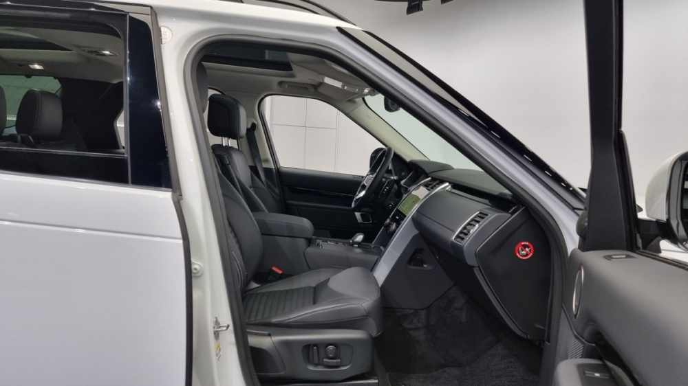 Land rover discovery 5