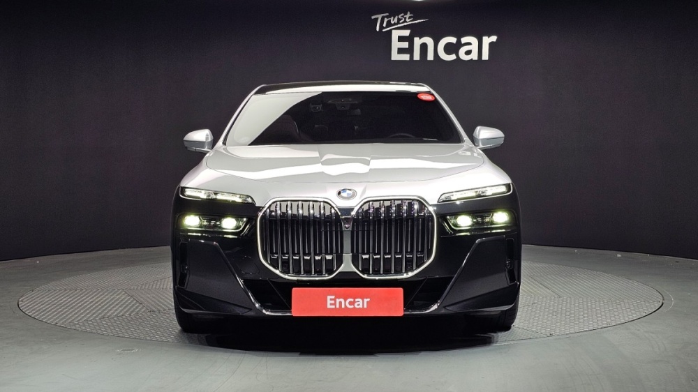 BMW 7 Series (G70)
