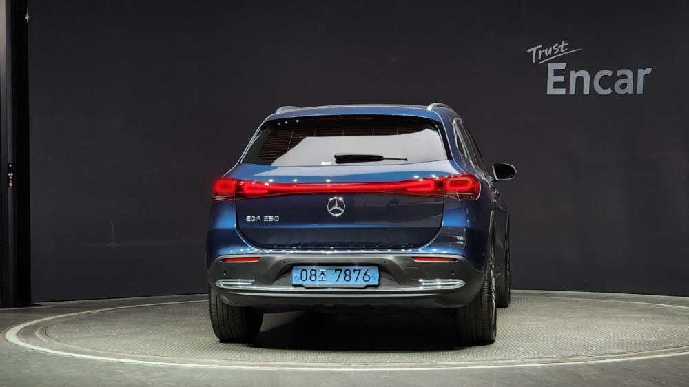 Mercedes-Benz EQA-H243