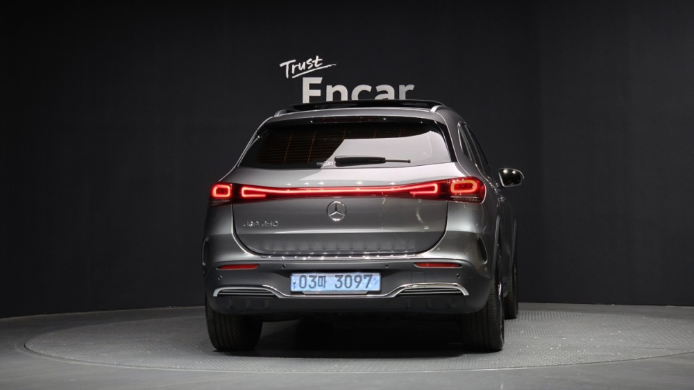 Mercedes-Benz EQA-H243