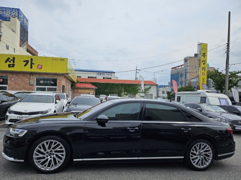 Audi A8 (D5)