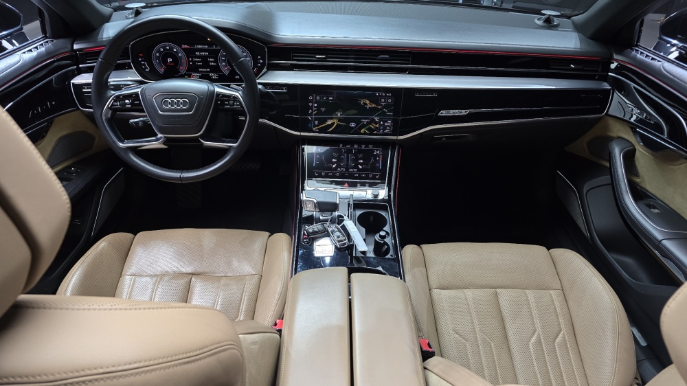 Audi A8 (D5)