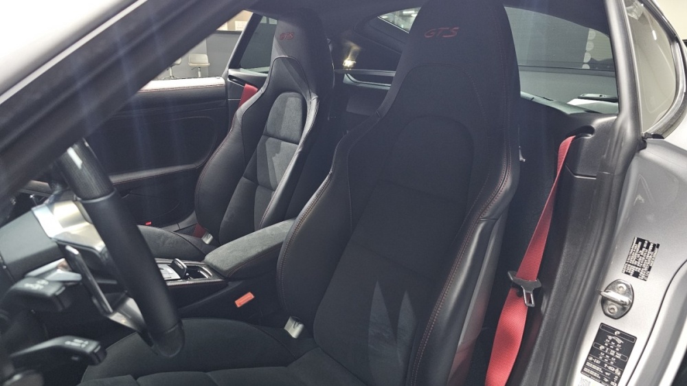 Porsche 718 Cayman