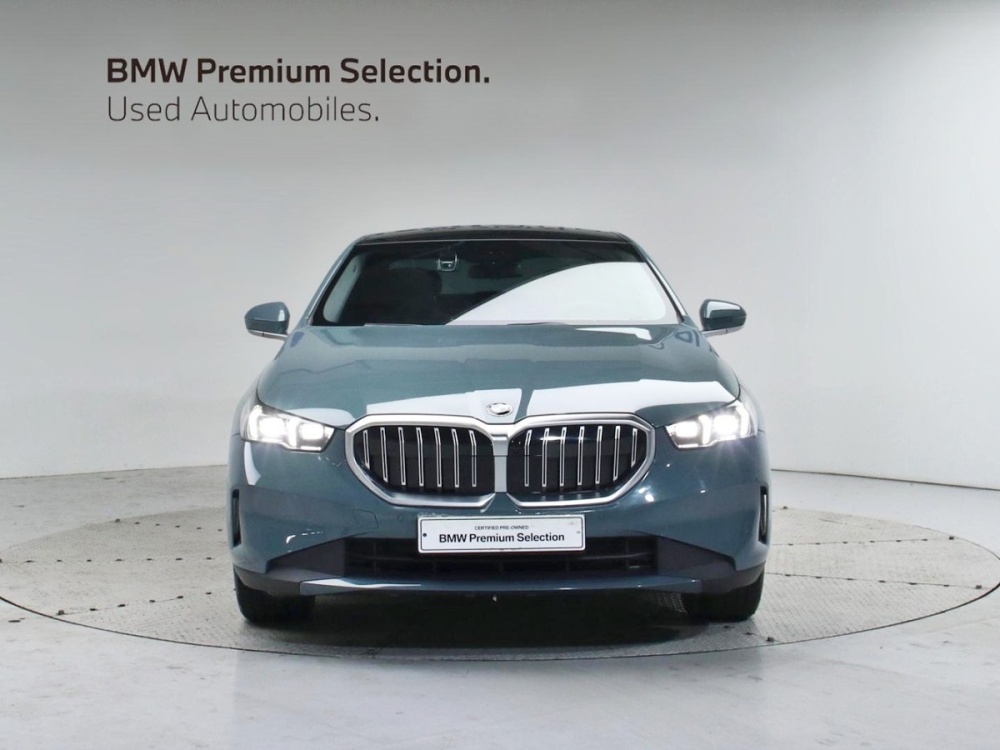 BMW 5 Series (G60)