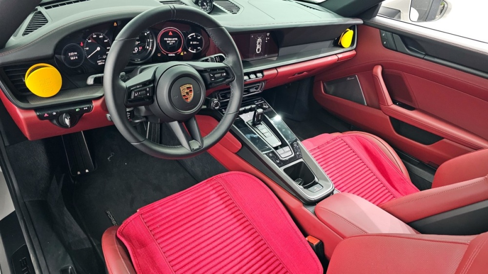 Porsche 911 (992)