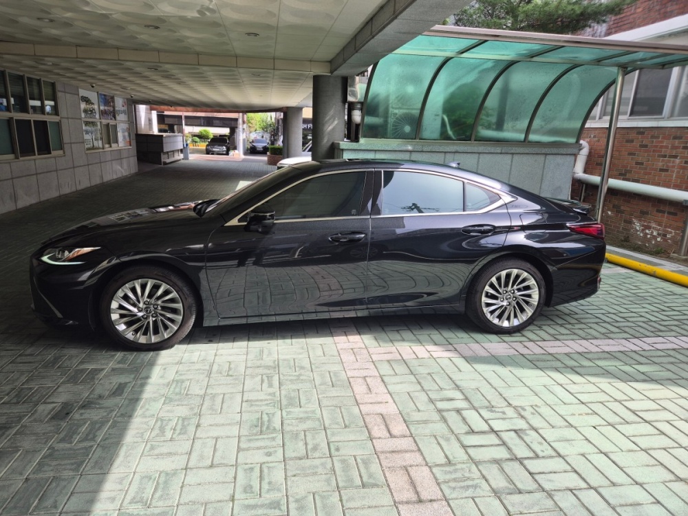 Lexus ES300h 7th generation