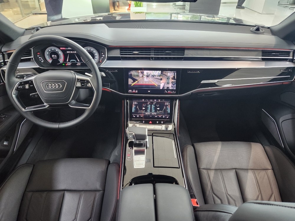 Audi A8 (D5)