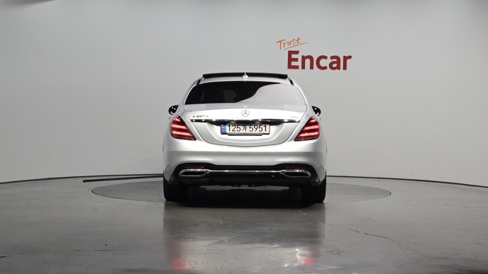 Mercedes-Benz S-Class W222