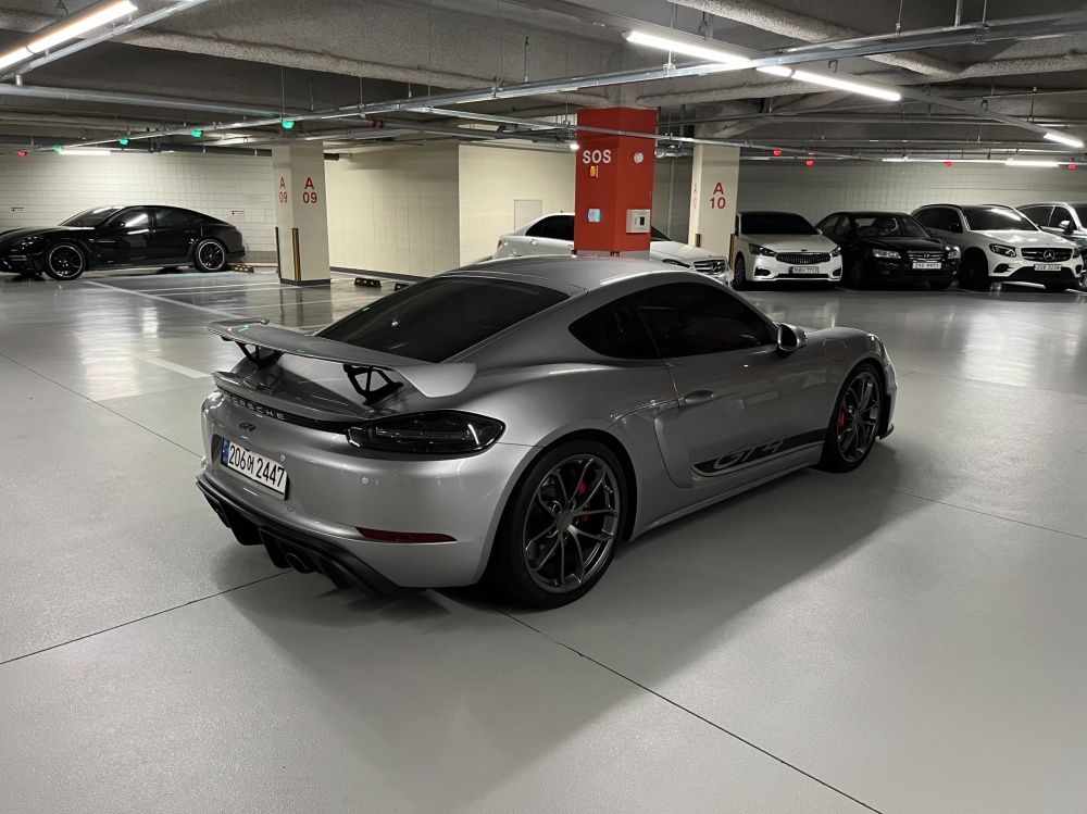 Porsche 718 Cayman