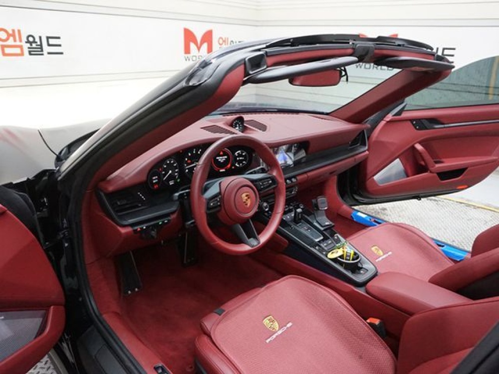 Porsche 911 (992)