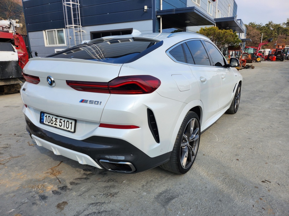 BMW X6 (G06)