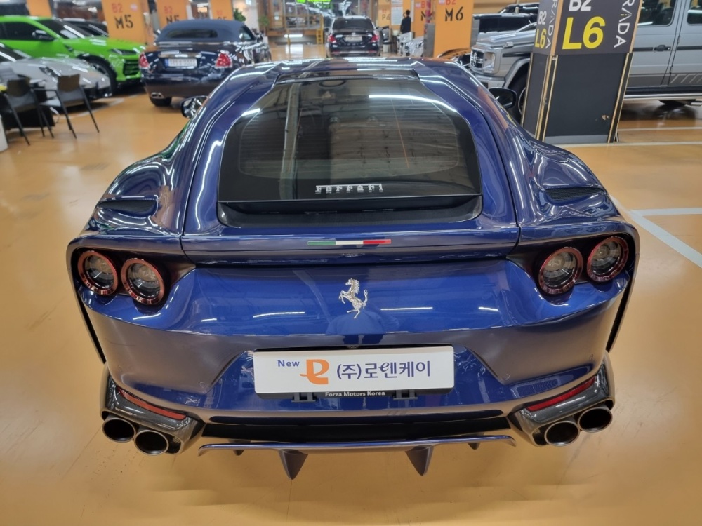 Ferrari 812 super fast