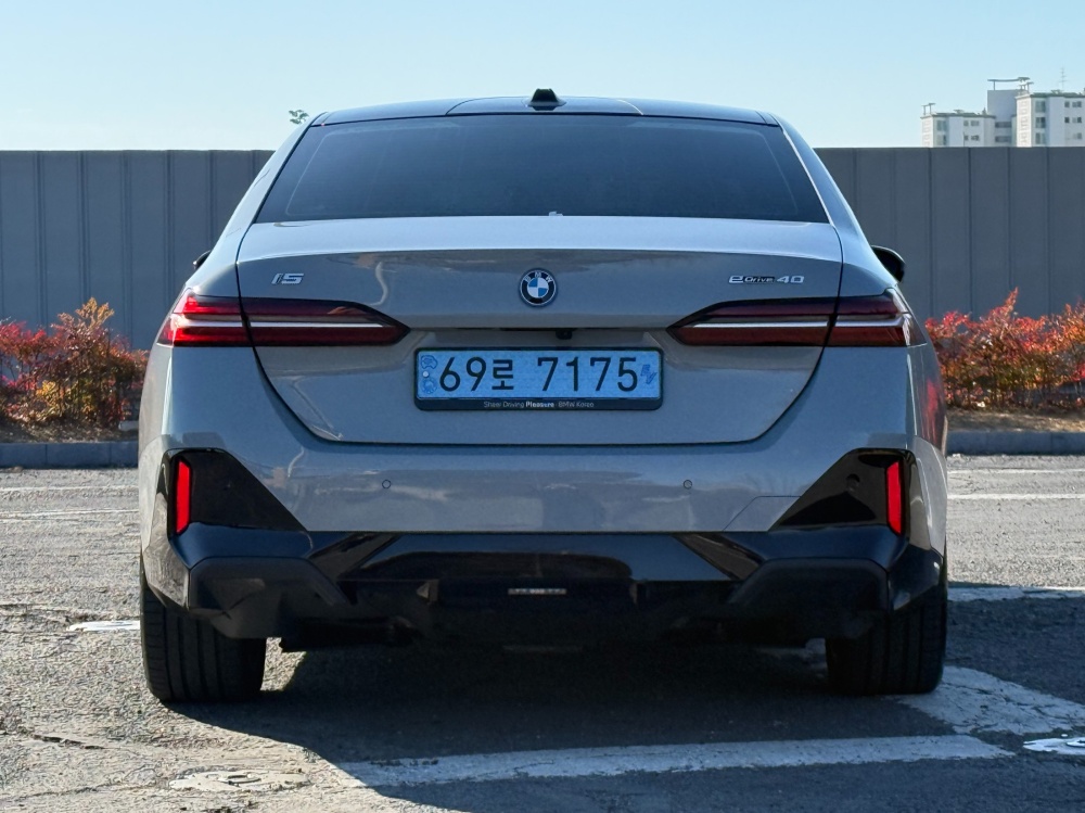 BMW i5 (G60)