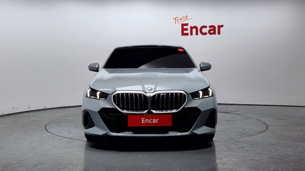 BMW 5 Series (G60)