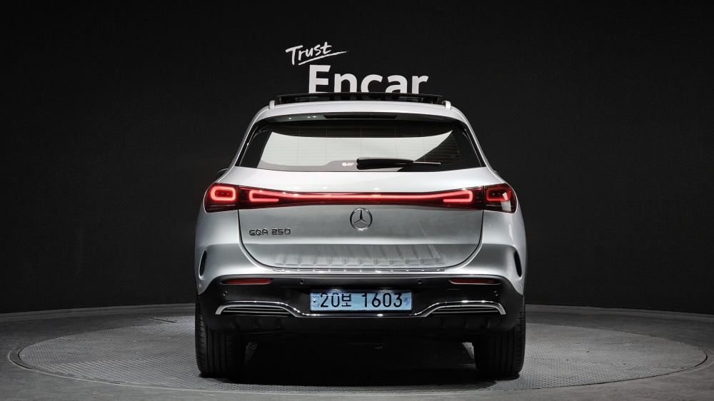 Mercedes-Benz EQA-H243