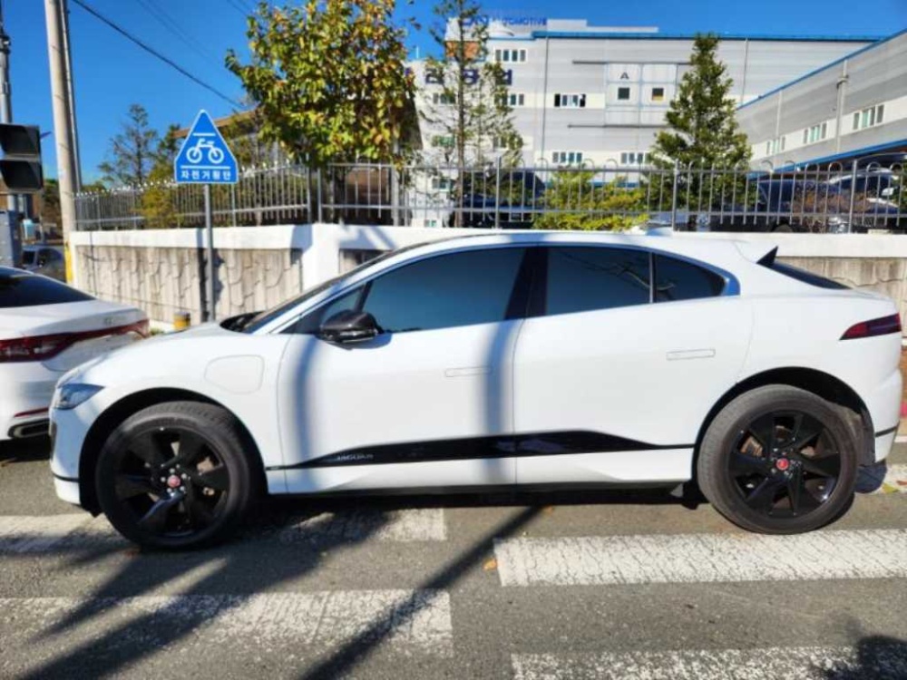 Jaguar I-PACE