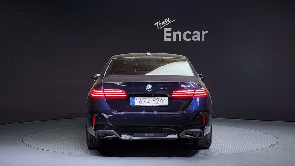 BMW 5 Series (G60)