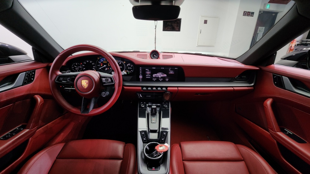 Porsche 911 (992)