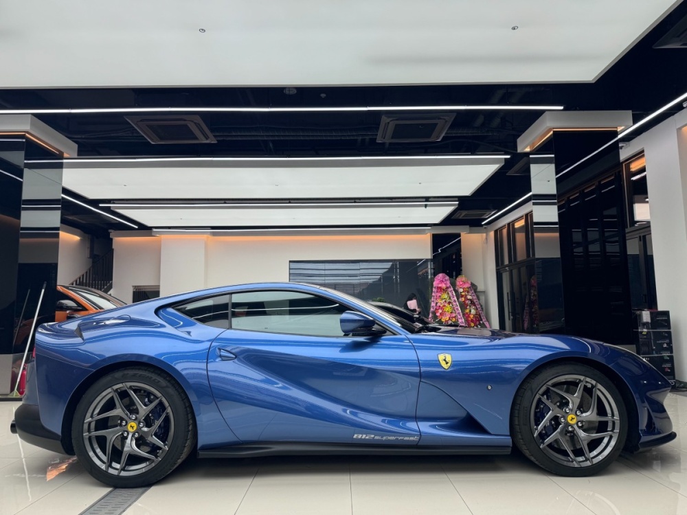 Ferrari 812 super fast