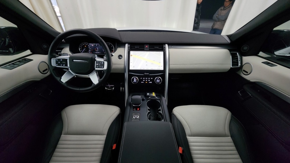 Land rover discovery 5