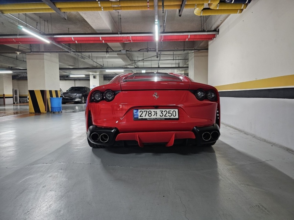 Ferrari 812 super fast