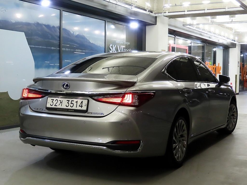 Lexus ES300h 7th generation