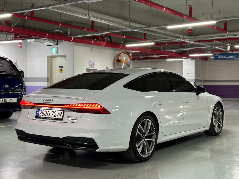 Audi A7 (4K)