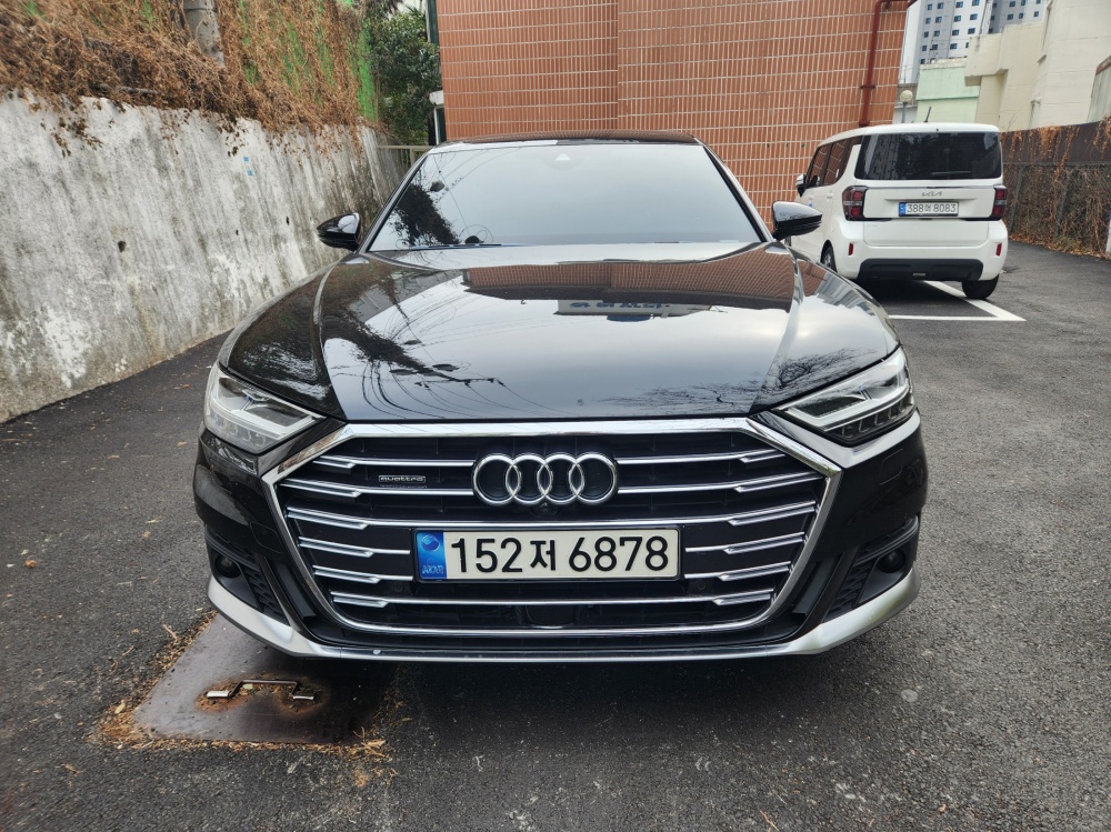 Audi A8 (D5)