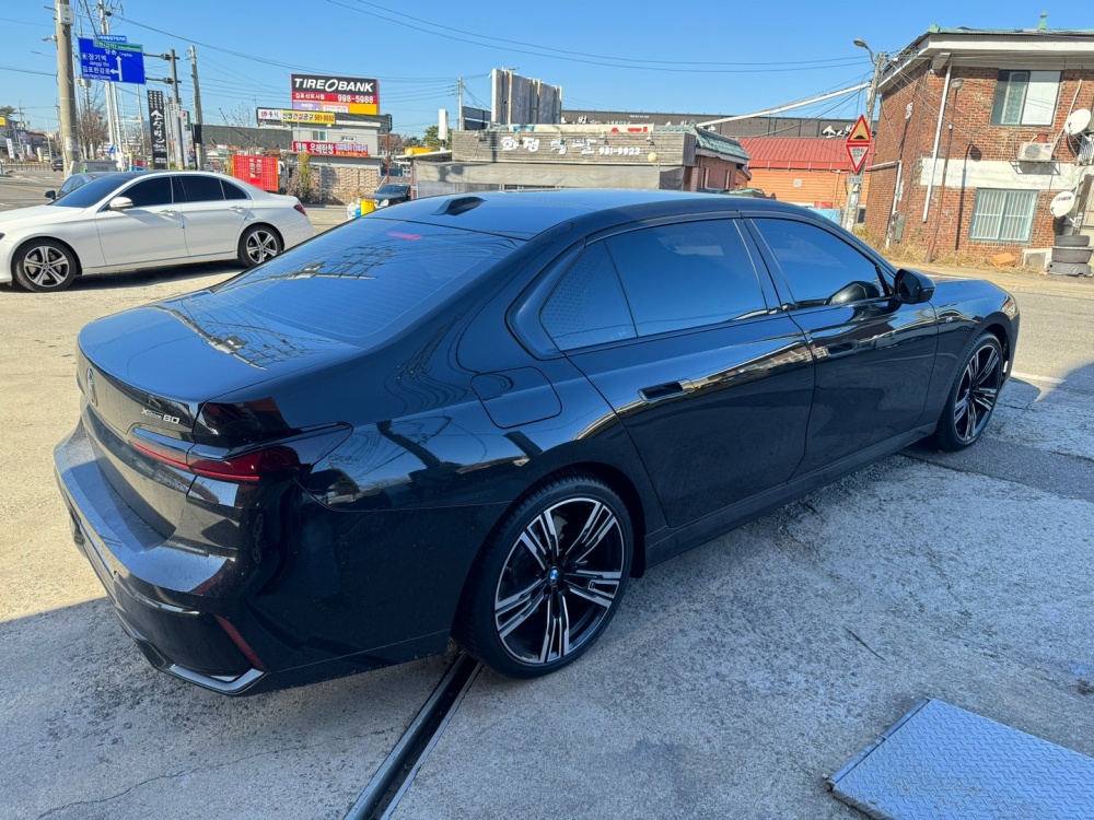 BMW i7 (G70)