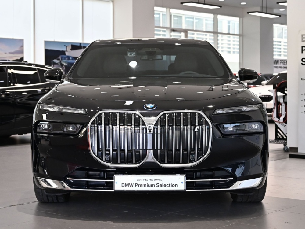 BMW i7 (G70)