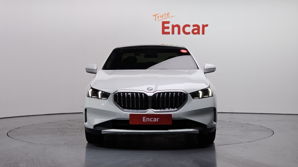 BMW 5 Series (G60)