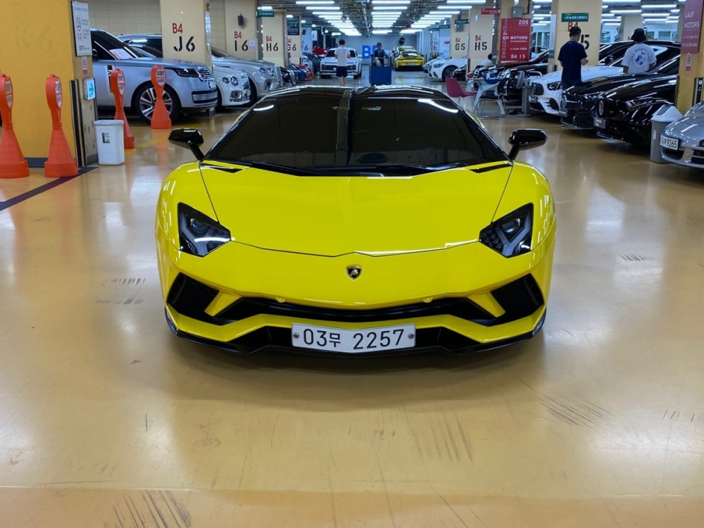 Lamborghini Aventador