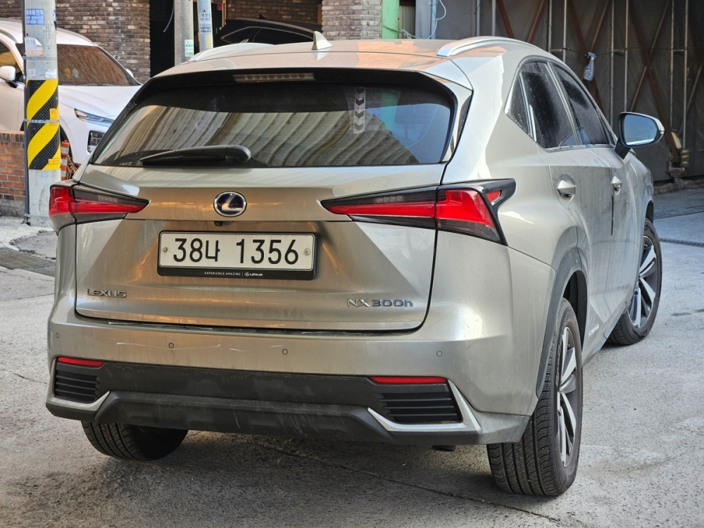 Lexus NX300h